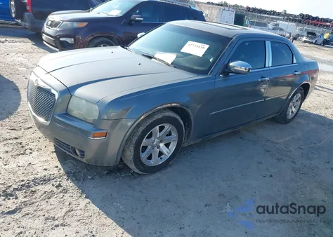 2006 Chrysler 300 Touring z USA, uszkodzony, nr VIN 2C3KA53G06H343492